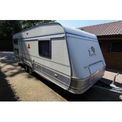 LMC TEC Travel King 620 MKD STAPELBEDDEN VASTBED RONDZIT