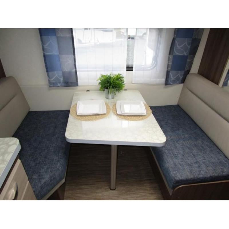 Hobby 400 SFe De Luxe compacte 3-persoons caravan (bj 2015)