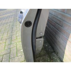 Linkervoorportier Yaris 4-deurs bj 012-016