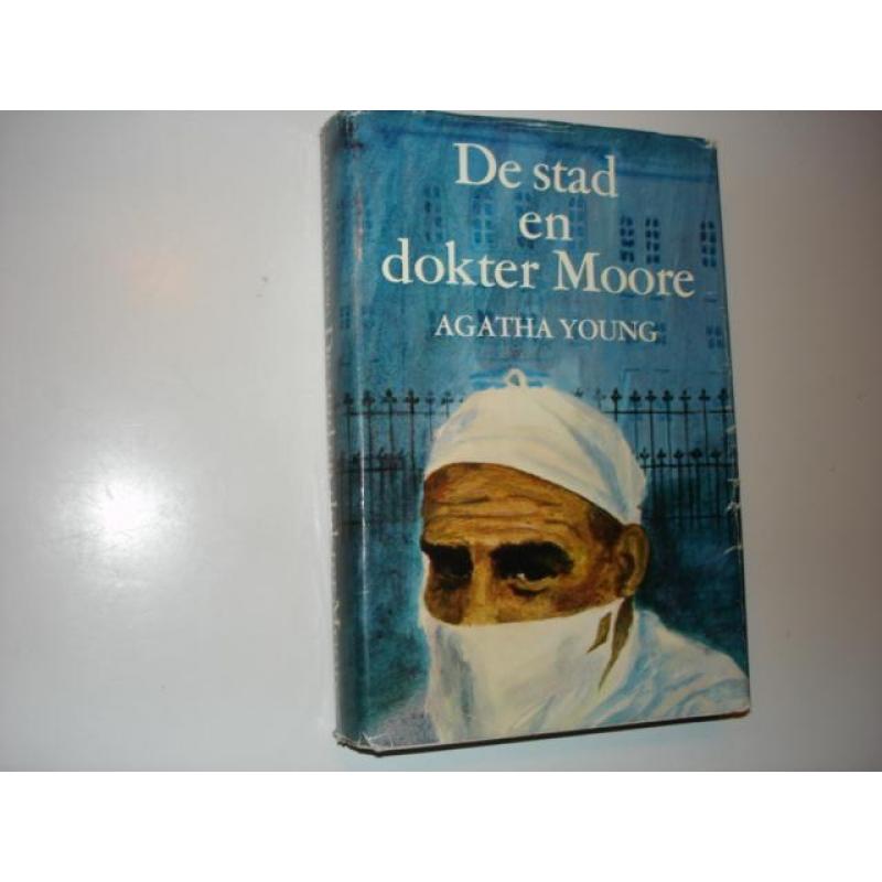 De stad en dokter Moore Agatha Young