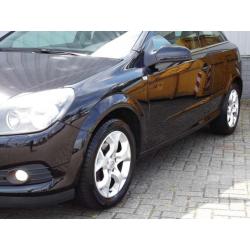 Opel Astra GTC 1.8 Sport 2005 Zwart