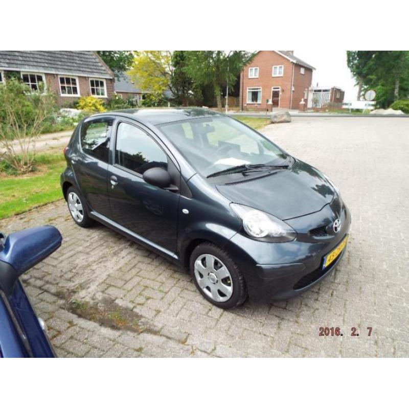 Toyota Aygo 1.0 12V Vvt-i 5DRS 2008 Grijs