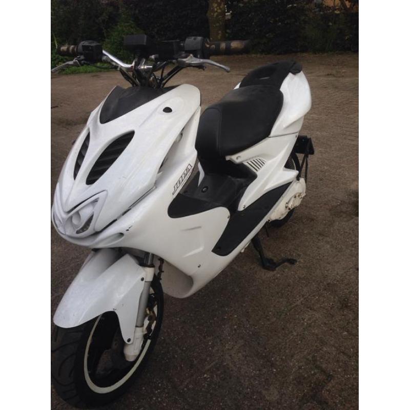 Mooie yamaha aerox te koop 300 euro