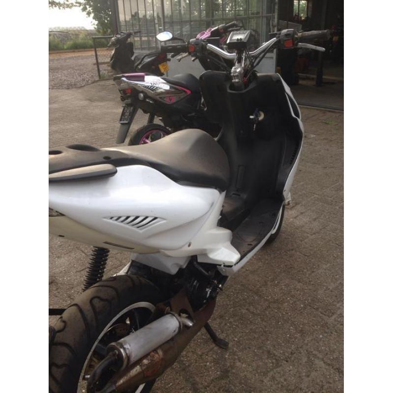 Mooie yamaha aerox te koop 300 euro