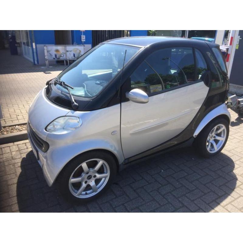 MCC Smart 0.6 40KW AUT 2000 Zwart