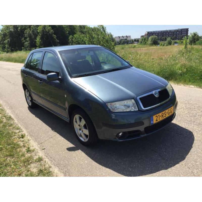 Skoda Fabia 1.4 55KW 16V AUT 2005 Grijs Airco NAP!