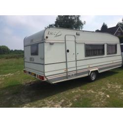 mooie grote LMC 545 caravan met vast bed 1995