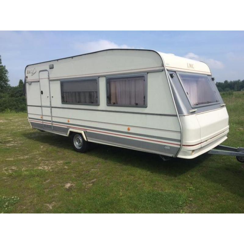 mooie grote LMC 545 caravan met vast bed 1995