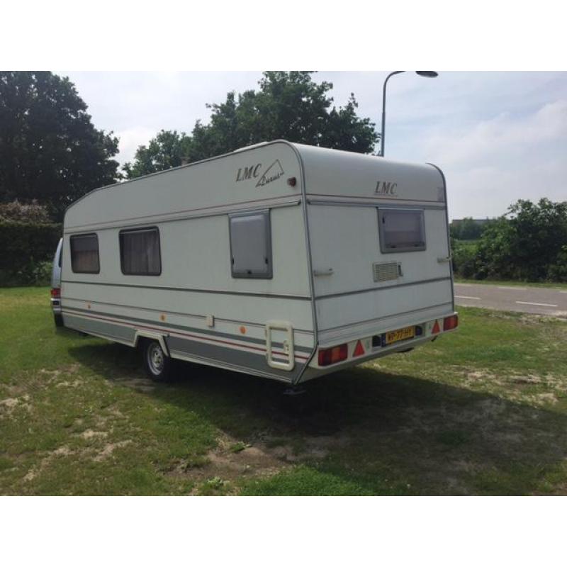 mooie grote LMC 545 caravan met vast bed 1995