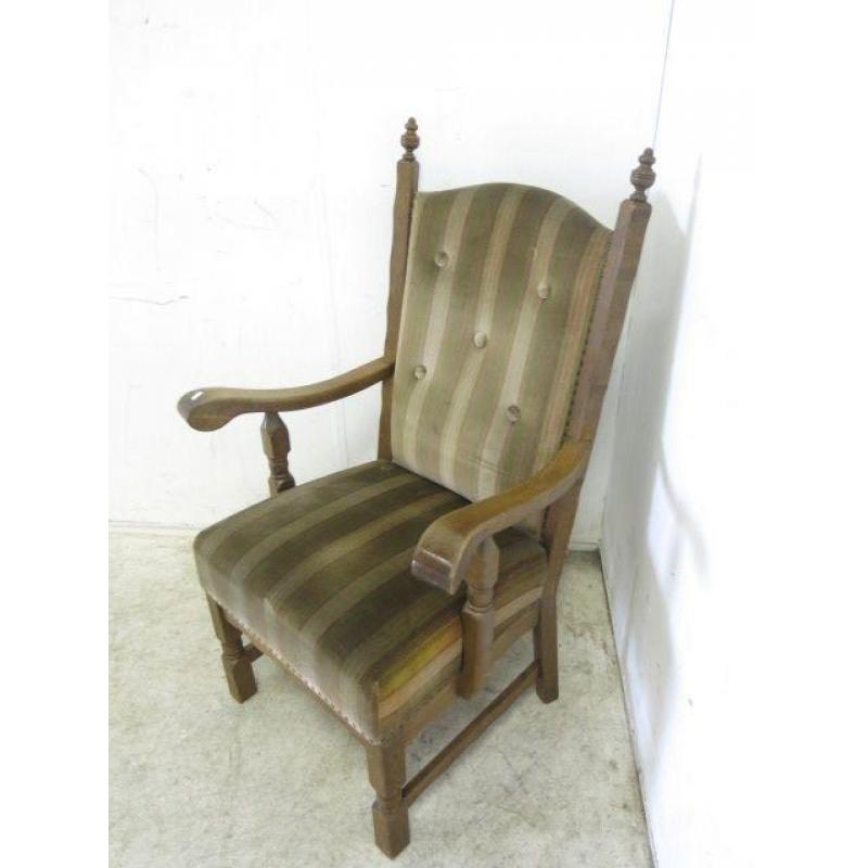 Fauteuil met eiken houten armleuningen,