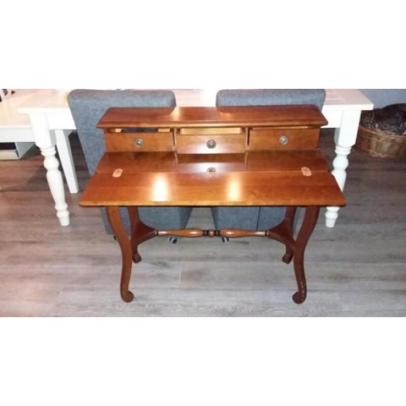 Notenhout schrijftafel/ bureau stijlvol