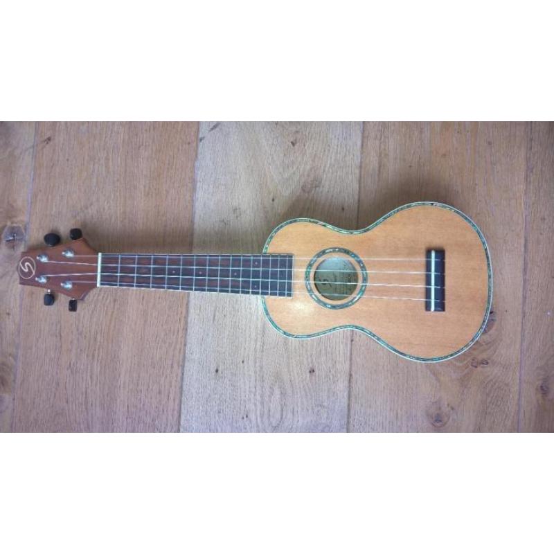 Greg Bennett sopraan ukelele met tas