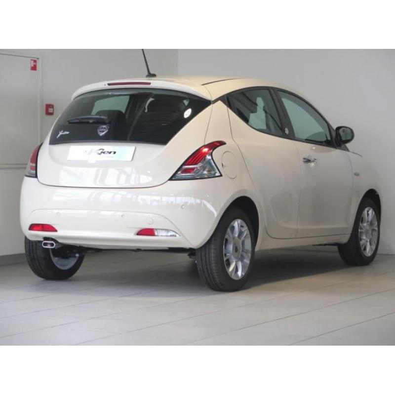 Lancia Ypsilon Private lease v.a. € 345,- per maand 0.9 Twin