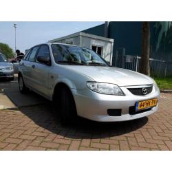 Mazda 323 1.3 F COMFORT nieuwe APK (bj 2001)