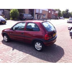 Opel Corsa 1.2 I 16V 3D 2000 Rood Stuurbekrachtiging