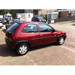 Opel Corsa 1.2 I 16V 3D 2000 Rood Stuurbekrachtiging