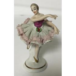 0152 Porseleinen ballerina.