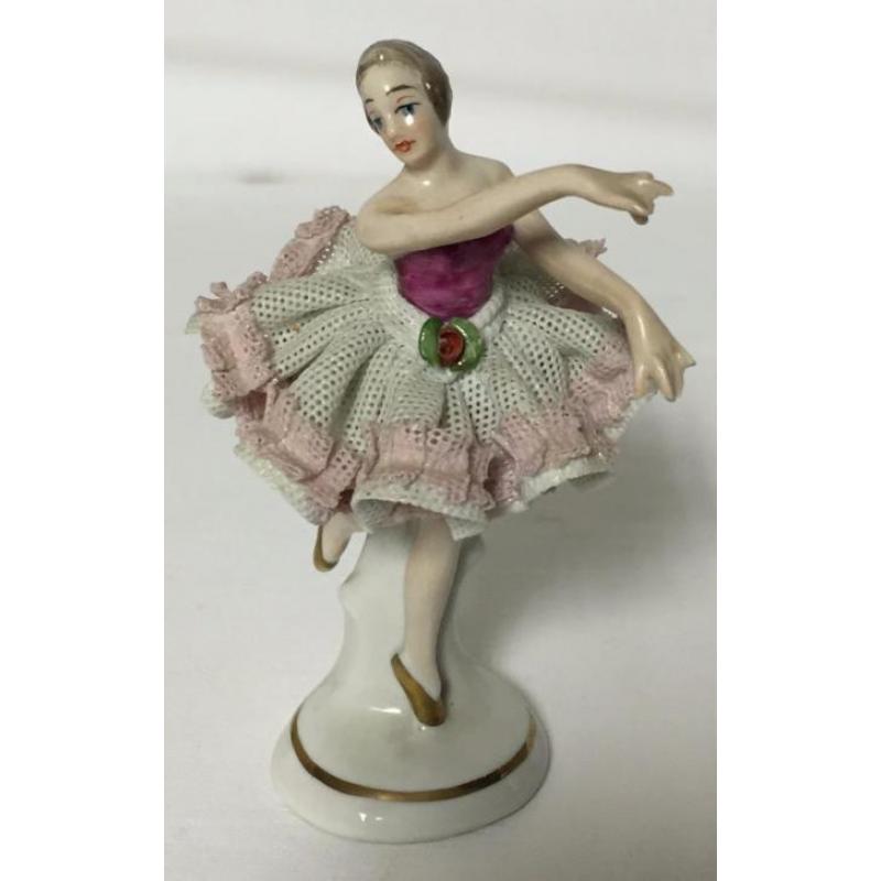 0152 Porseleinen ballerina.