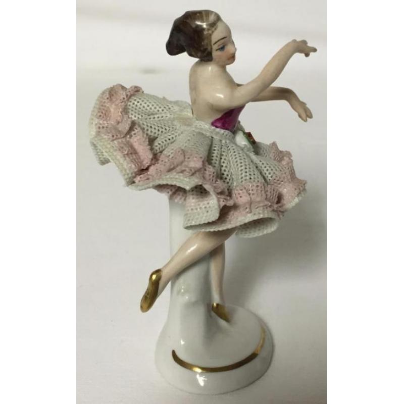 0152 Porseleinen ballerina.