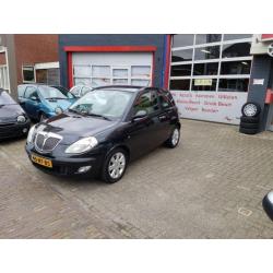 Lancia Ypsilon 1.2-16V Argento. Zeer nette auto. (bj 2004)