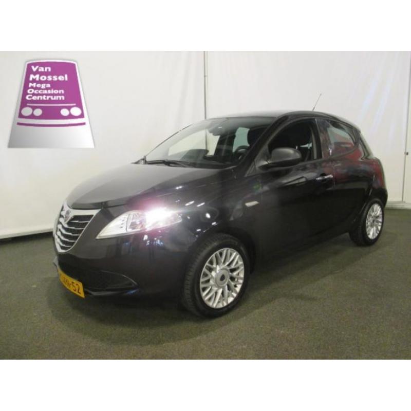 Lancia Ypsilon 0.9 TWINAIR SILVER PLUS (bj 2013)