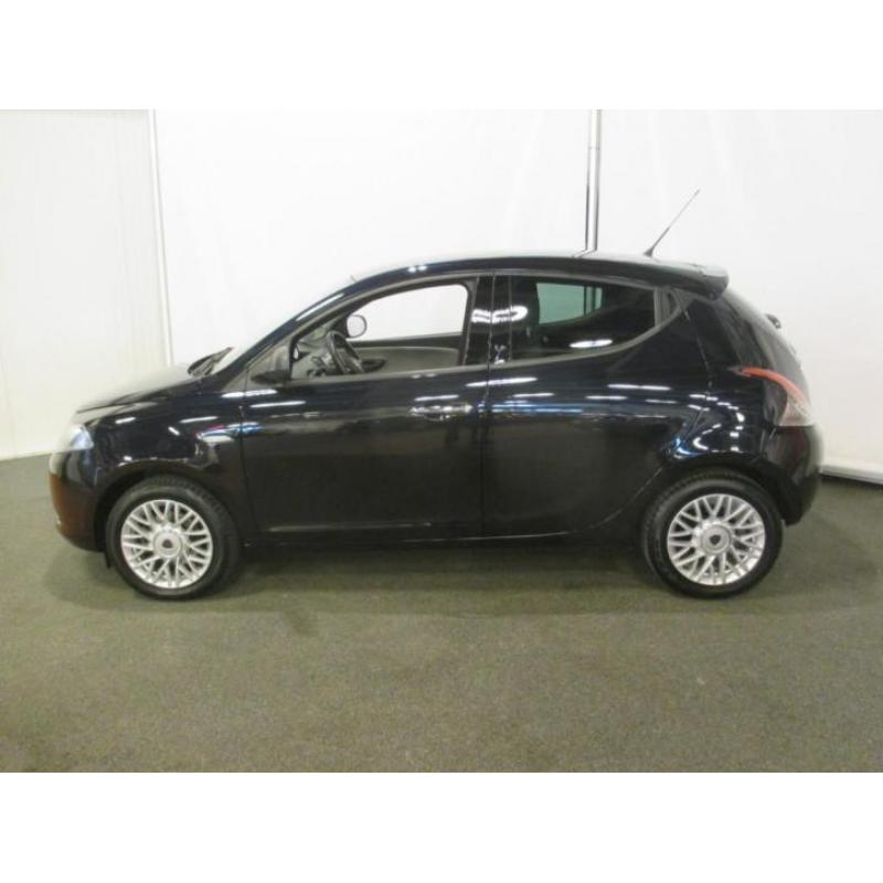 Lancia Ypsilon 0.9 TWINAIR SILVER PLUS (bj 2013)