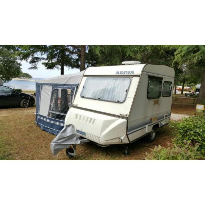 caravan Adria 4154 DO met zgan voortent