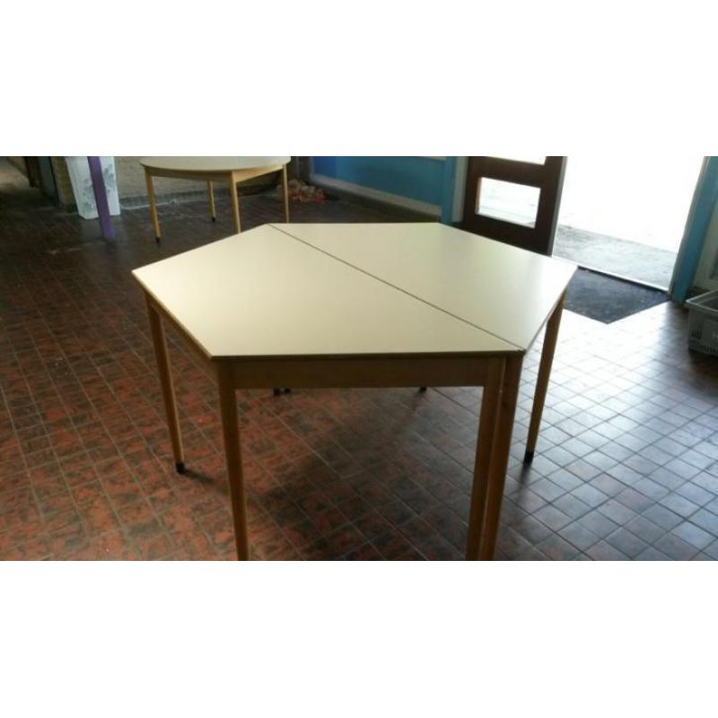 Tafel 6 kantige ( 2 losse tafels) groepstafel