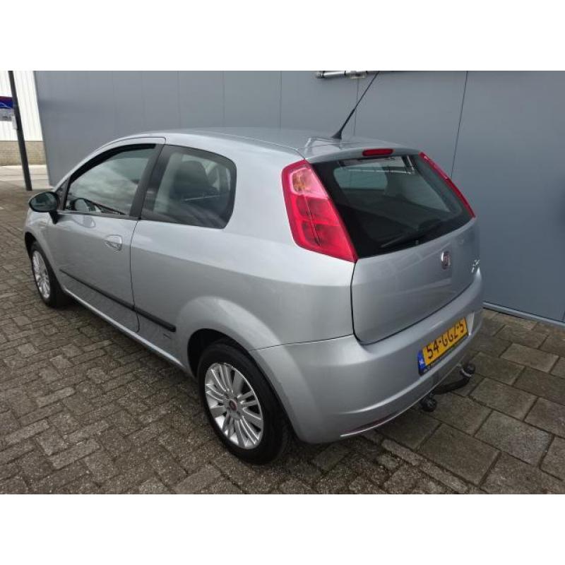 Fiat Grande Punto 1.4 DYNAMIC Climate, 15 inch, trekhaak!