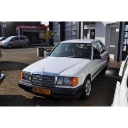 Mercedes-Benz 260 E AUTOMAAT 30 JAAR OUD, ERG MOOI