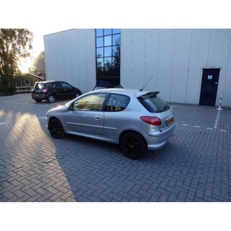 Peugeot 206 1.6 16v Quicksilver Bj 2002