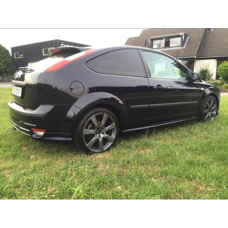 Ford focus 1.4 16v ST uit gevoerd super dikke auto om tezien