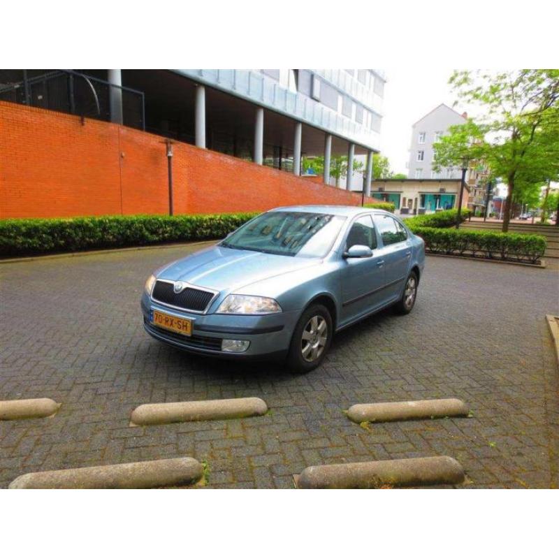 Skoda Octavia 1.6 FSI Elegance airco-ACC