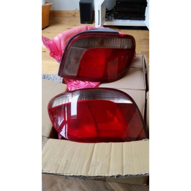 Set achterlichten yaris model '99-'05