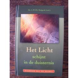 HET LICHT SCHIJNT IN DE DUISTERNIS / Dagboek bij de Bijbel