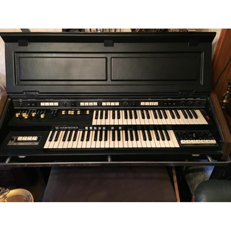 Hammond Orgel B300 en Leslie box en digital Drummer