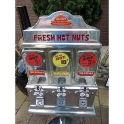 Pinda automaat FRESH HOT NUTS op voet fifties sixties