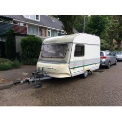 Compleet ingerichte caravan met T.V. en fietsdrager