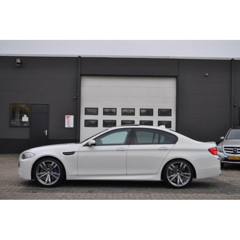 BMW 5 Serie M5 F10 4.4 V8 Driver's Package 575PK Full Option