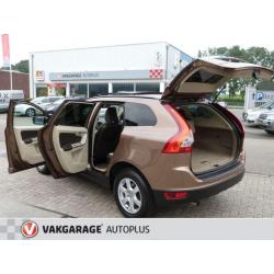 Volvo XC60 2.4 D5 Momentum AWD, Driver Support-Line / Panora