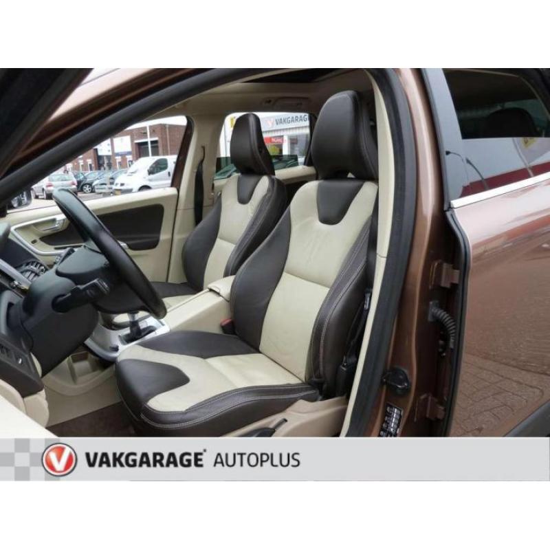 Volvo XC60 2.4 D5 Momentum AWD, Driver Support-Line / Panora