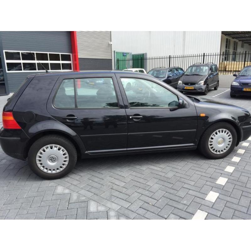 Volkswagen Golf 1.4 55KW 1998 Zwart