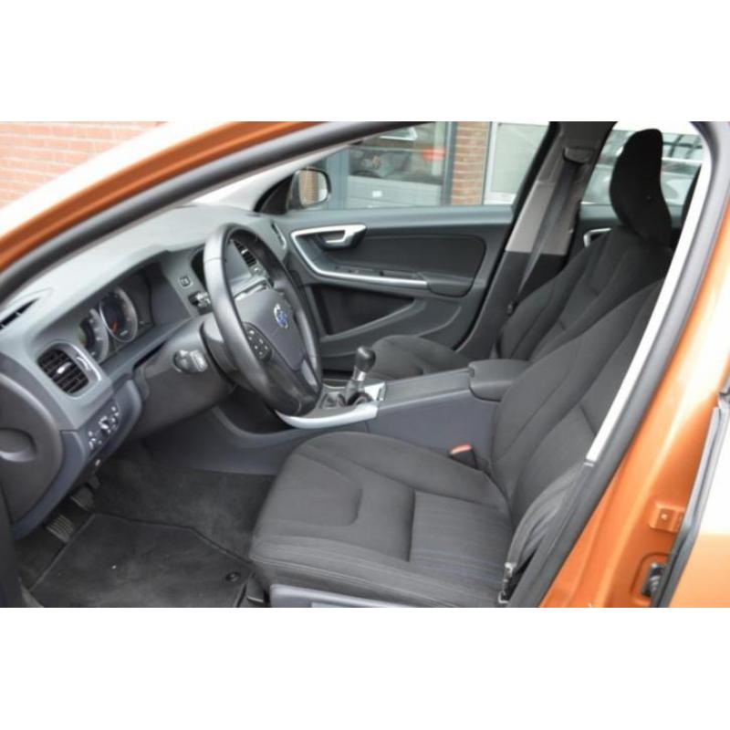 Volvo V60 1.6 D2 Kinetic + NAVI + CLIMA + CRUISE (bj 2012)