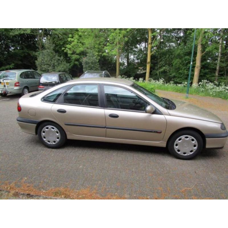 Renault Laguna 1.8 16V RXT 2000 Bruin + nieuwe APK