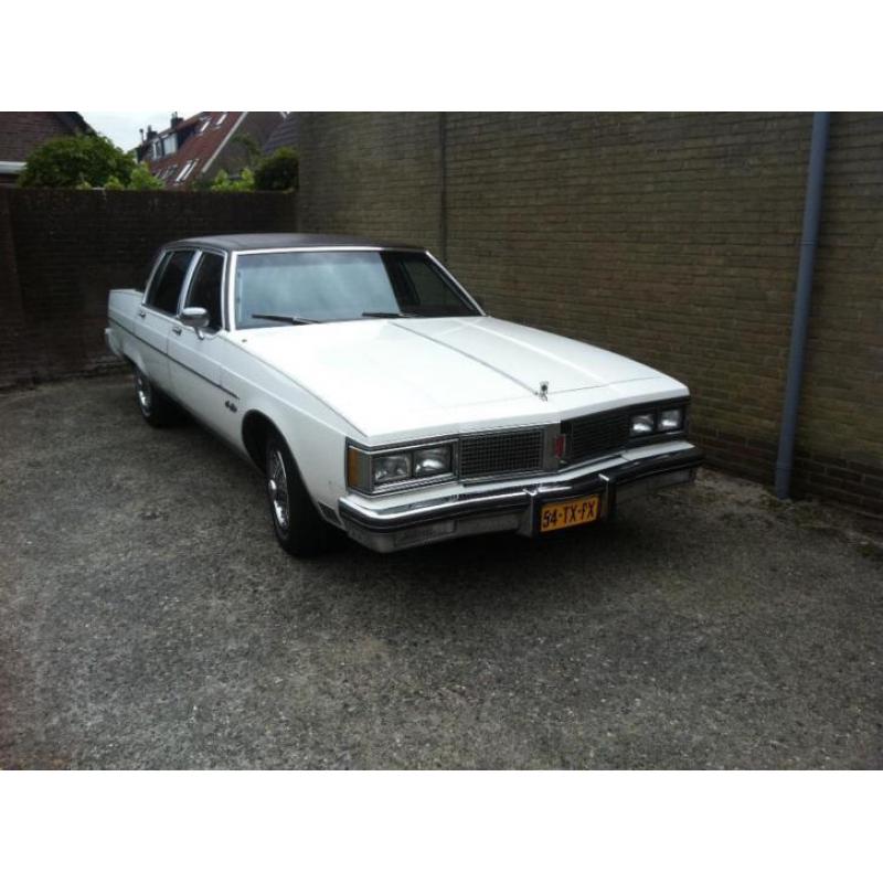 Zeer mooie Oldsmobile 98 5.0 Regency AUT 1983 Wit