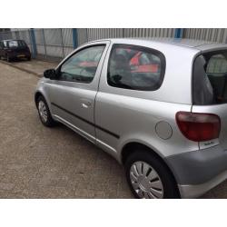 Toyota Yaris 1.0 16V Vvti 3DR 1999 Grijs