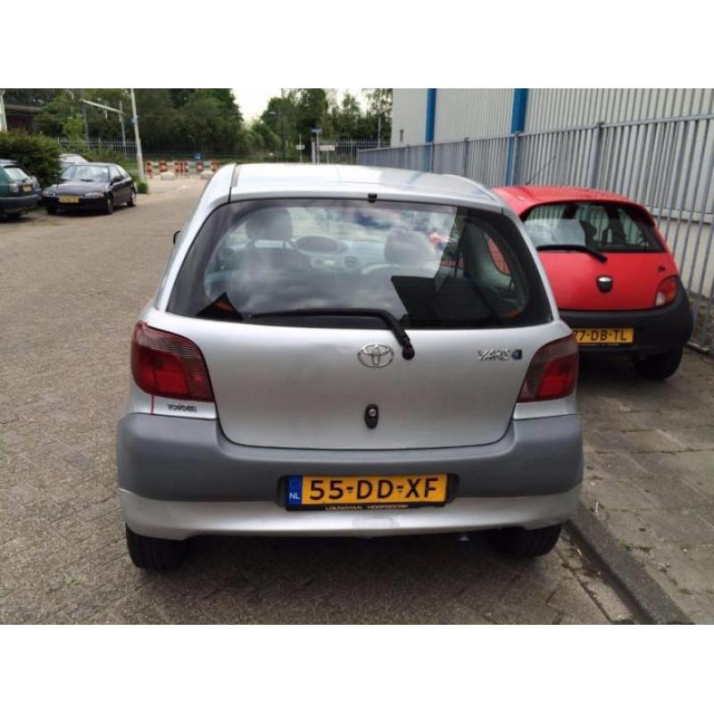 Toyota Yaris 1.0 16V Vvti 3DR 1999 Grijs