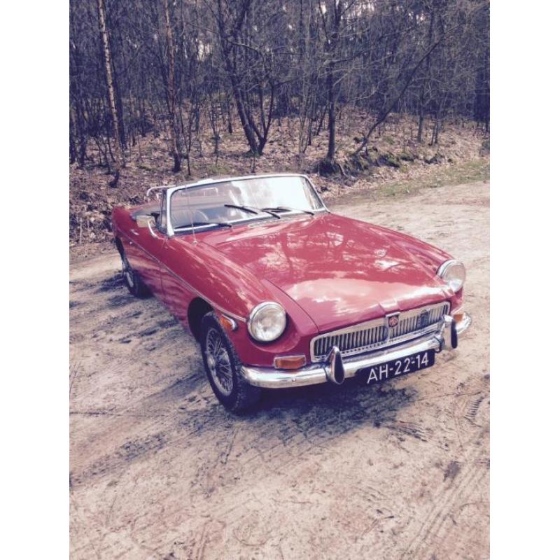 MG *b*b 1.8 Cabriolet 1972 Rood