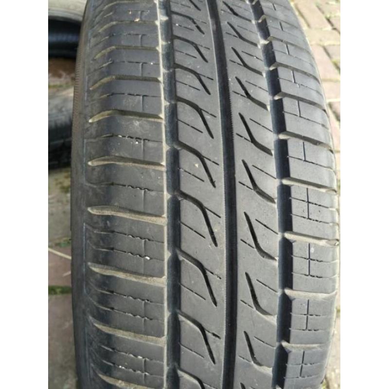 2x Autobanden Toyota 350 165/70R13 79T