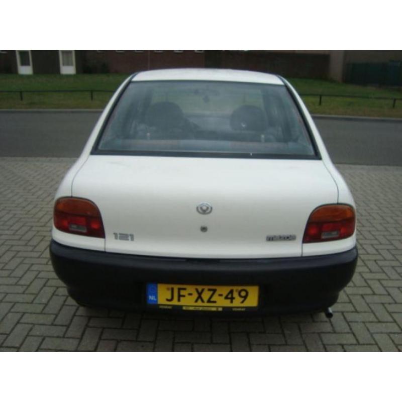 Mazda 121 1.3i LX MET NIEUWE APK (bj 1994)